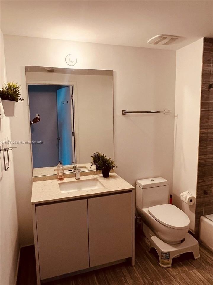 1010 Brickell Ave #2710 - Photo 7 of 21