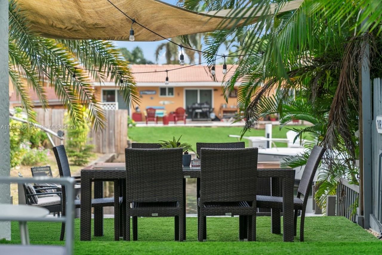 1631 N 29th Ct - Photo 5 of 40