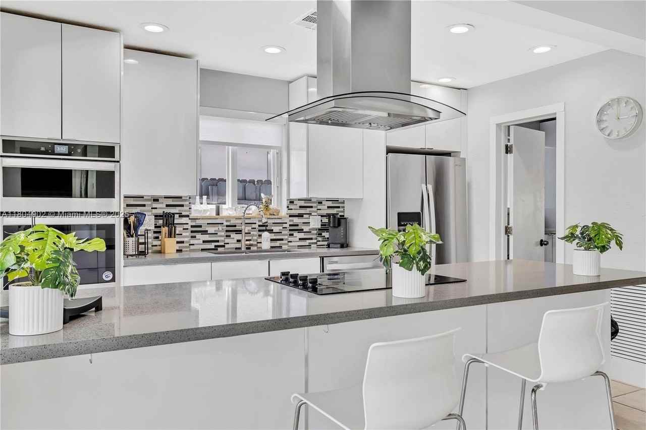 2828 Cleveland St - Photo 4 of 23