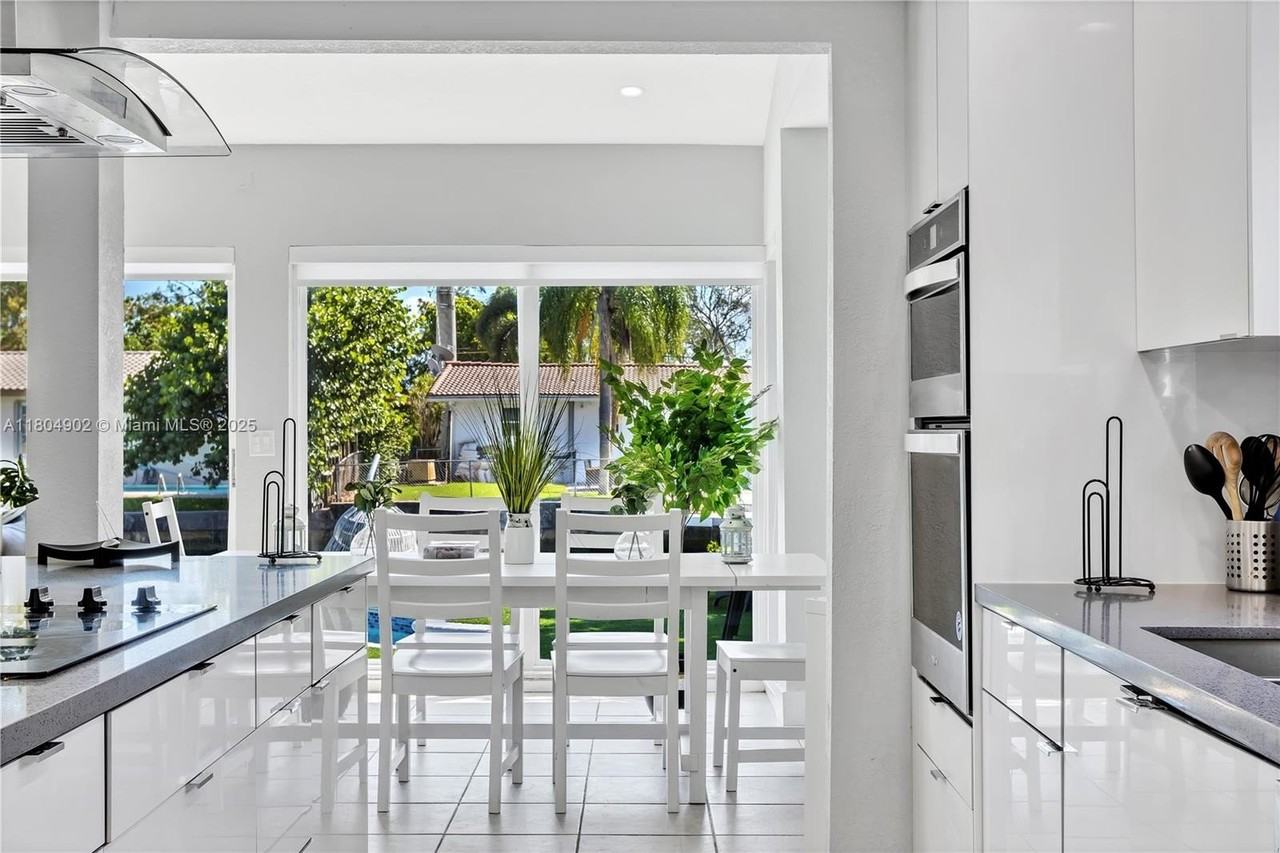 2828 Cleveland St - Photo 6 of 23