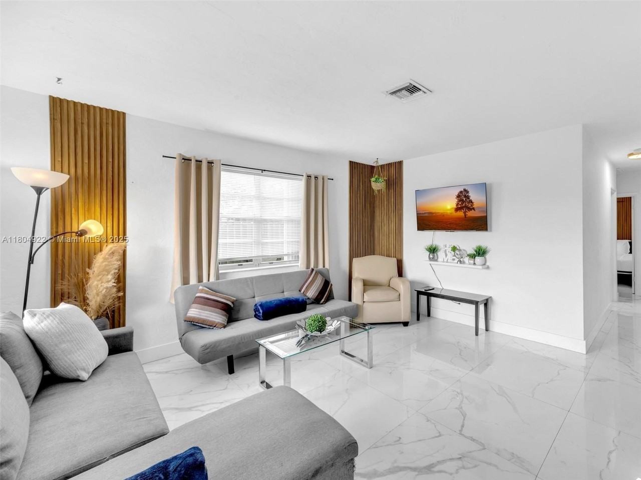 421 W Pembroke Rd #0 - Photo 2 of 24