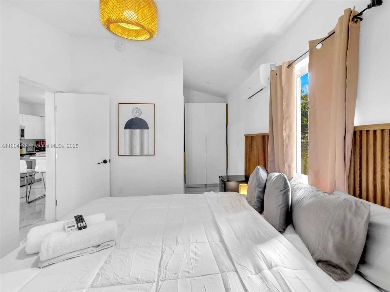 421 W Pembroke Rd #0 - Photo 6 of 24