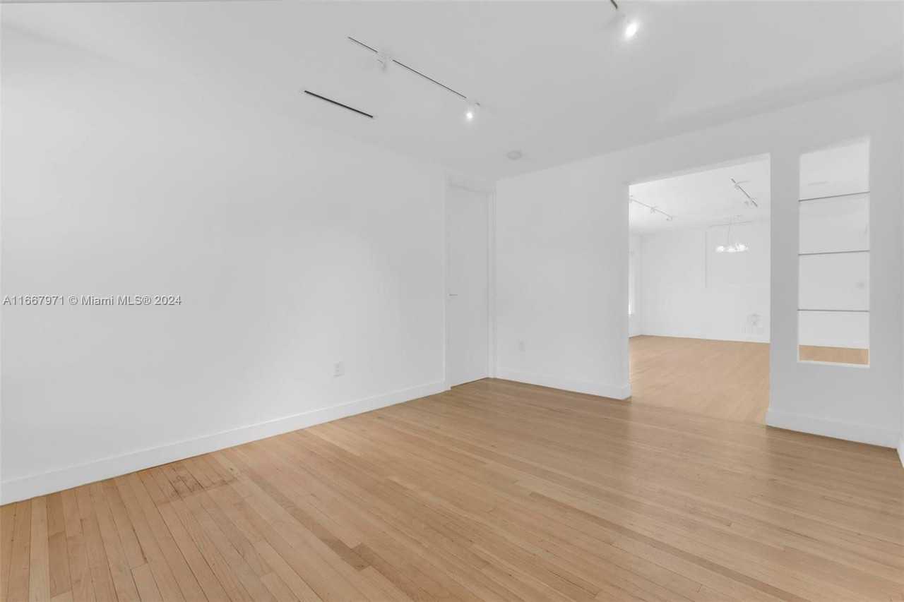 Ne 99th St - Photo 3 of 8