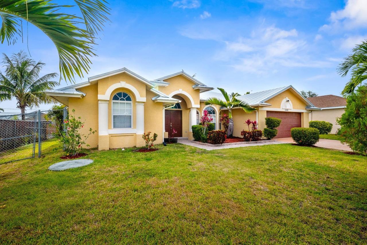 2466 Sw Lafayette St - Photo 3 of 8