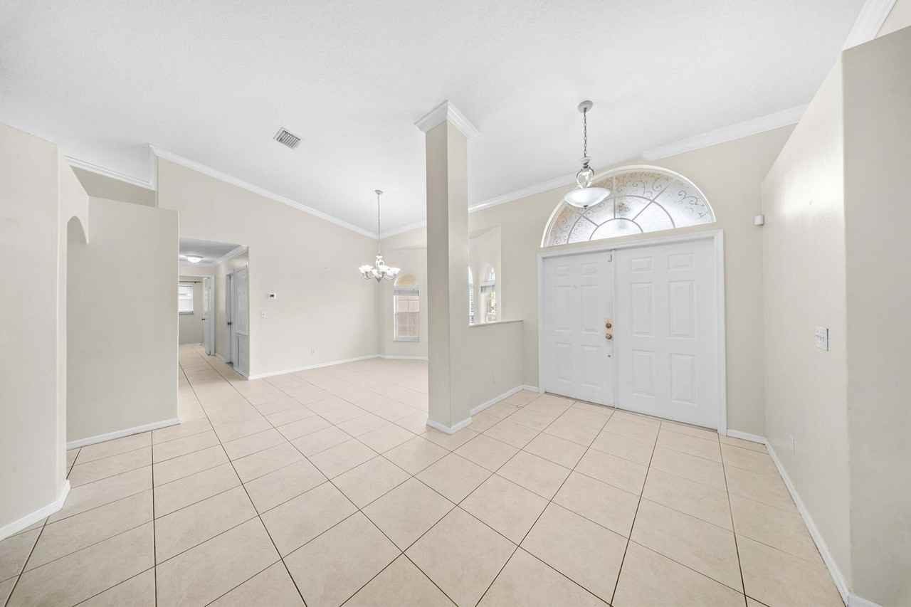 2466 Sw Lafayette St - Photo 5 of 8