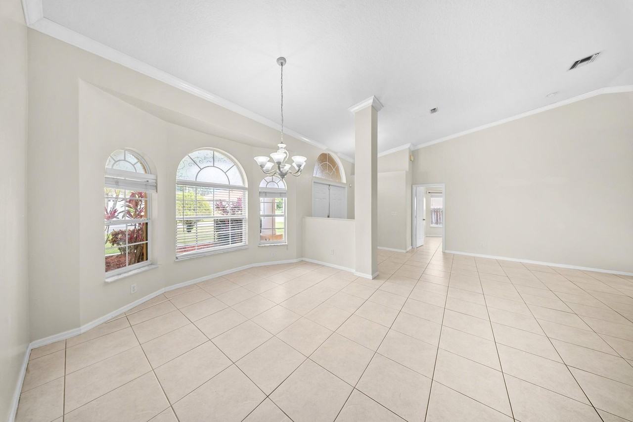 2466 Sw Lafayette St - Photo 7 of 8