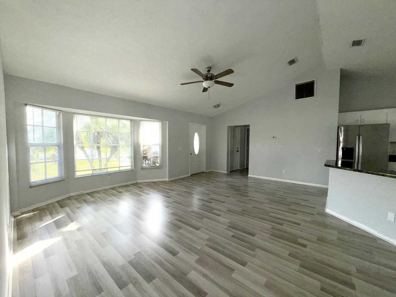 1050 Se Euclid Ln - Photo 3 of 8