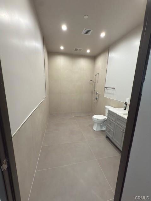 6940 Longridge Ave - Photo 2 of 8