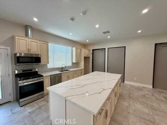 6940 Longridge Ave - Photo 4 of 10