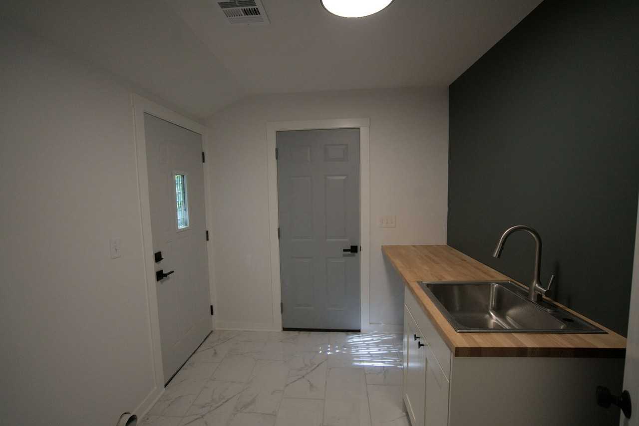 2039 Rhode Island St - Photo 2 of 8