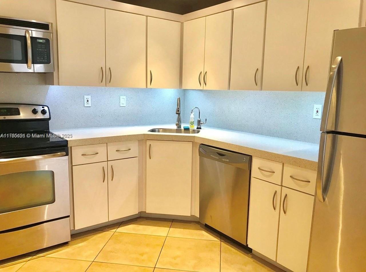 2780 Ne 183rd St #514 - Photo 2 of 8