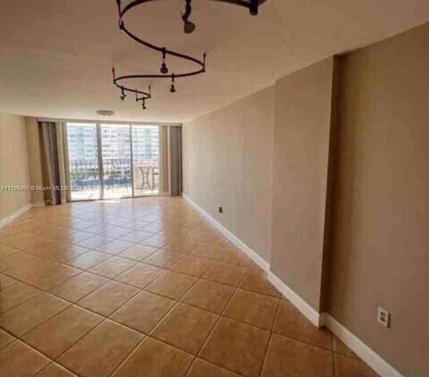 2780 Ne 183rd St #514 - Photo 3 of 8