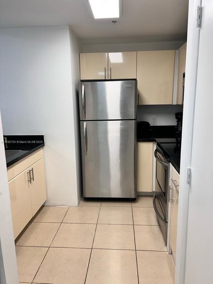 185 Se 14th Ter #2809 - Photo 2 of 8