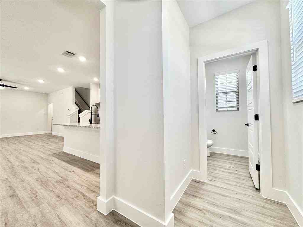 8749 Scottys Lake Ln - Photo 5 of 33