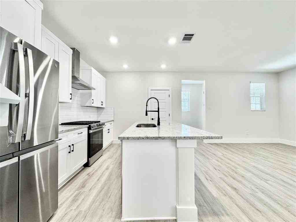 8749 Scottys Lake Ln - Photo 6 of 33