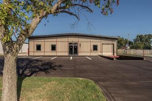 921 N Lahoma Ave - Photo 1 of 1