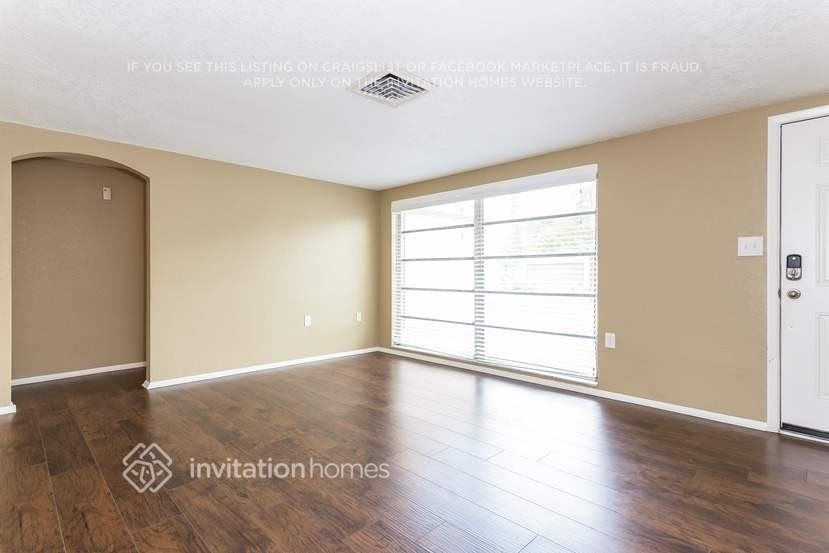 9141 Lunar Ln - Photo 3 of 22