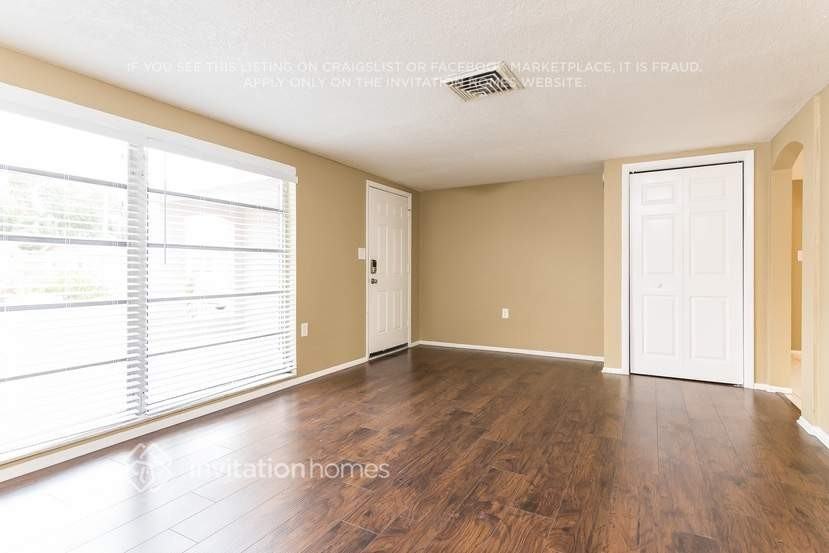 9141 Lunar Ln - Photo 4 of 22