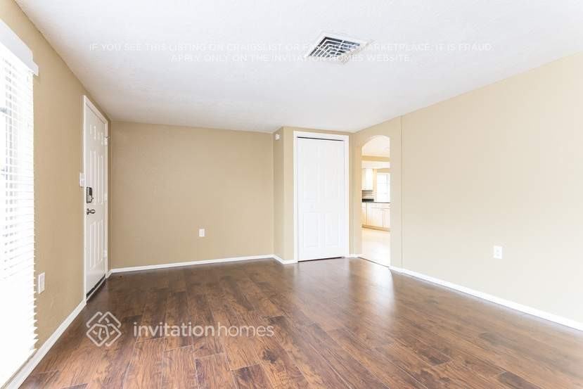 9141 Lunar Ln - Photo 5 of 22