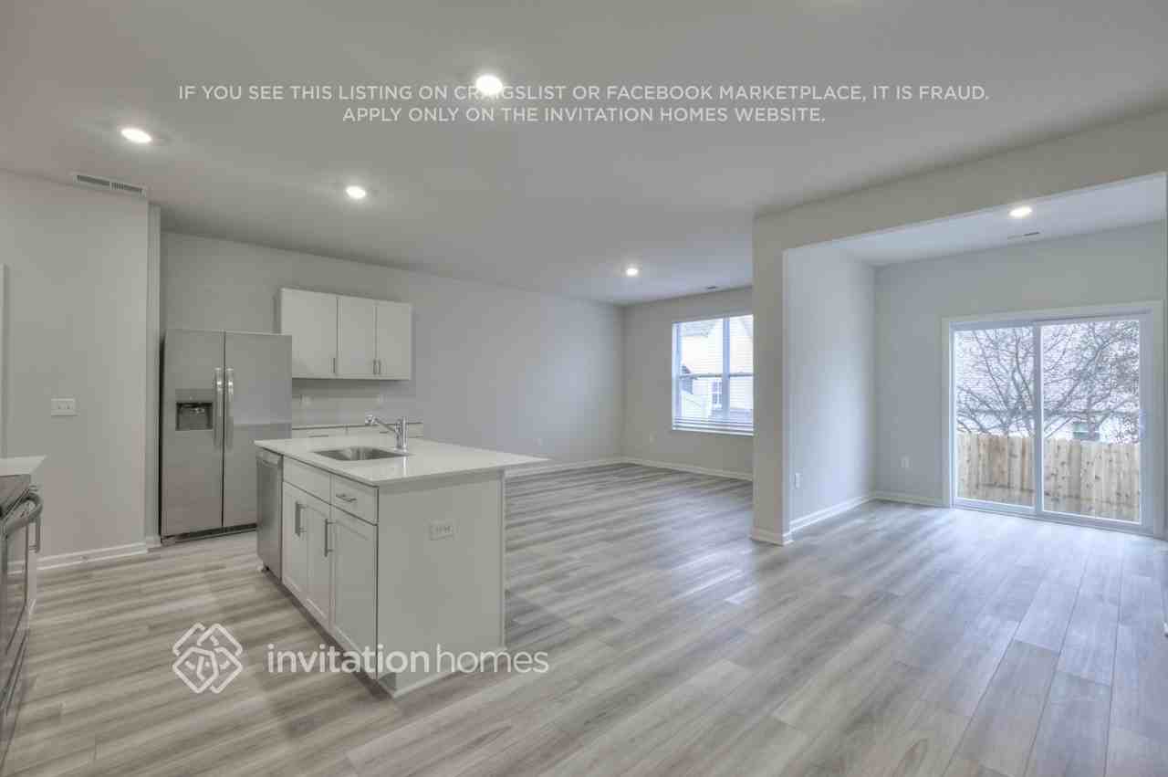 1004 Legacy Ct - Photo 6 of 13