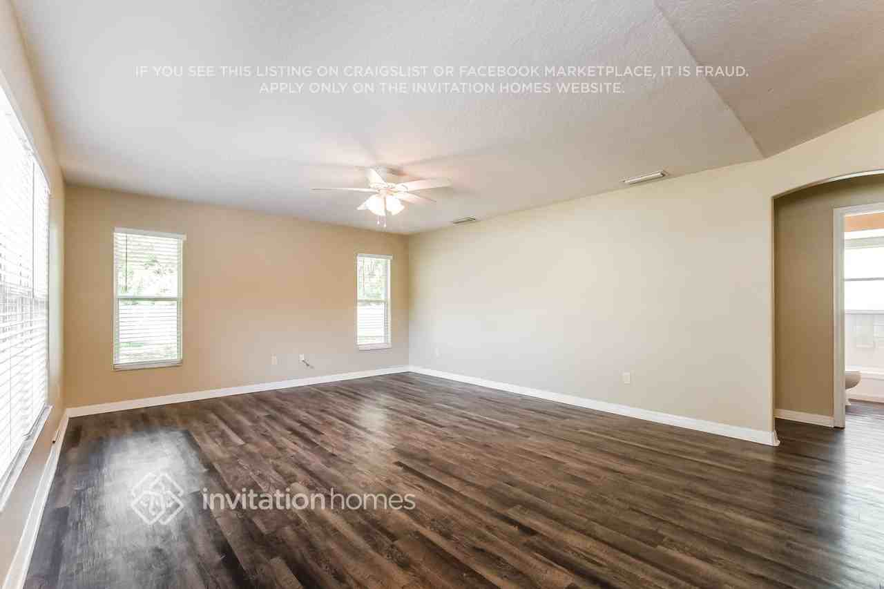 752 Westview Dr - Photo 4 of 17
