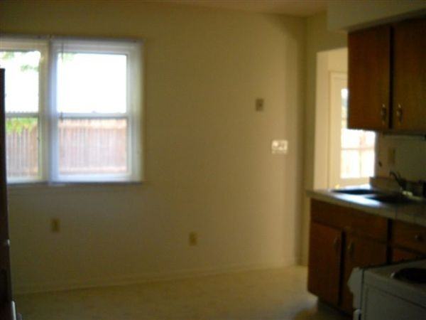 2118 Woodbine Ave - Photo 3 of 7