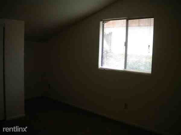 Duplex For Rent - 156 D St. Unit A - Photo 3 of 11