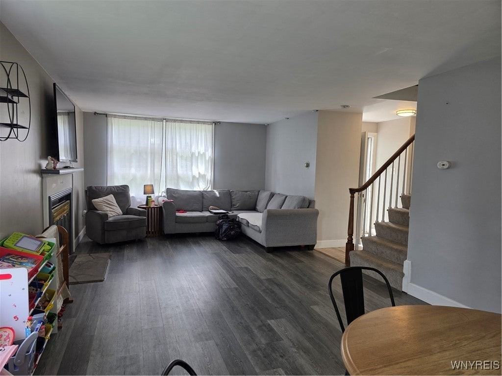 869 Hillside Dr - Photo 2 of 15