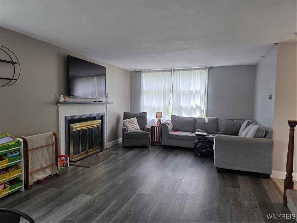 869 Hillside Dr - Photo 4 of 15