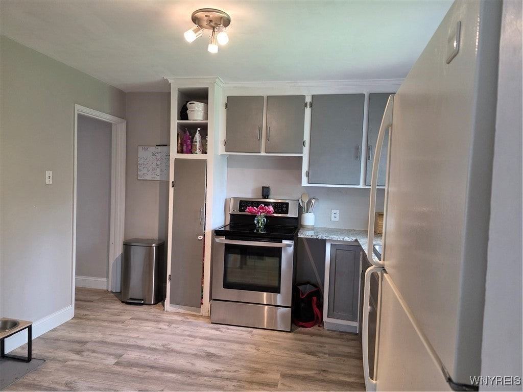 869 Hillside Dr - Photo 5 of 15