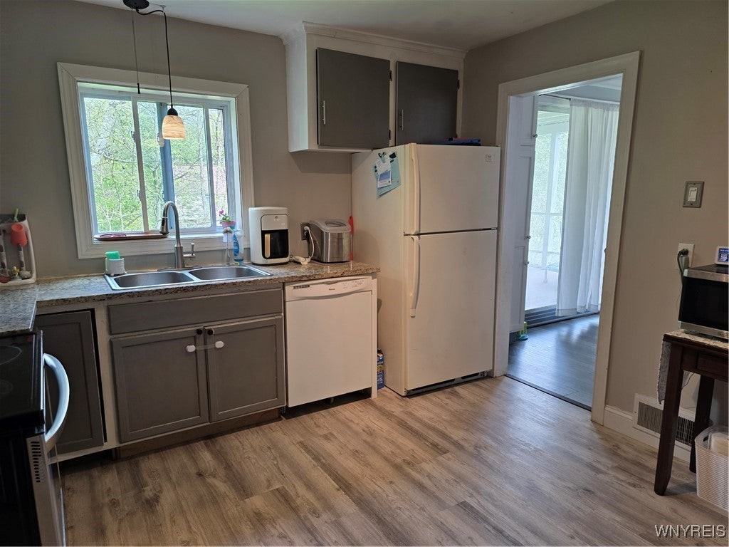 869 Hillside Dr - Photo 6 of 15