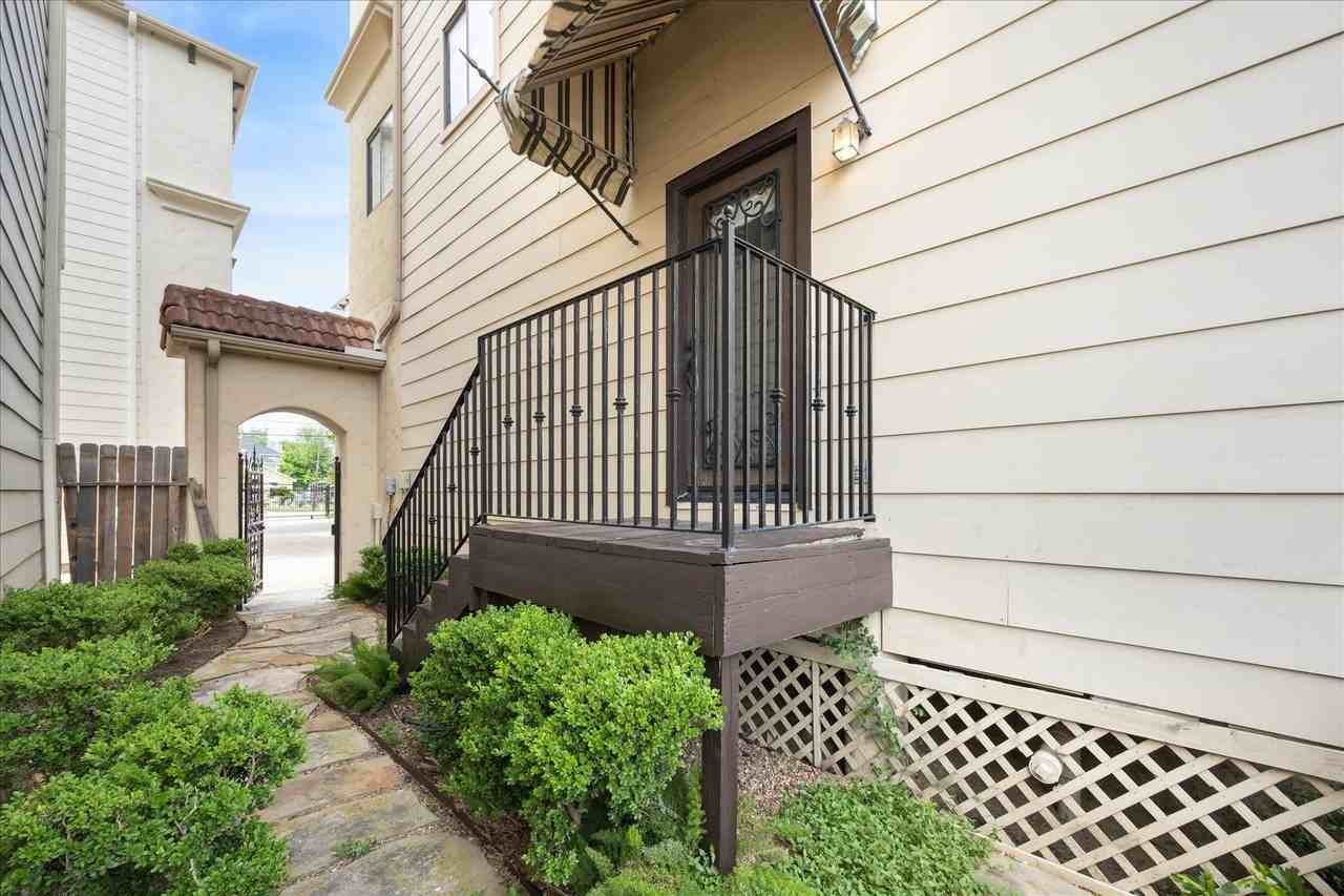 1426 W 21st St - Photo 3 of 19