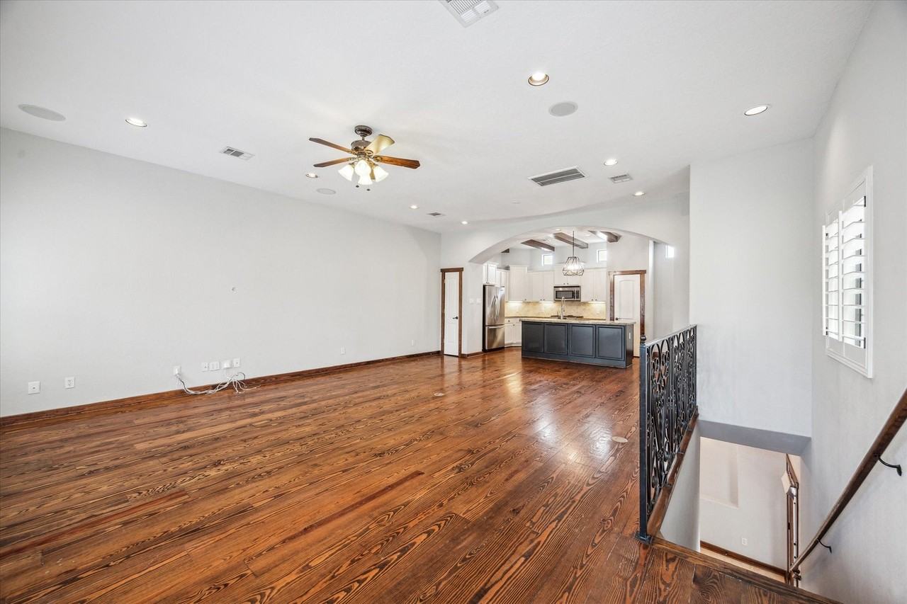 1426 W 21st St - Photo 6 of 19