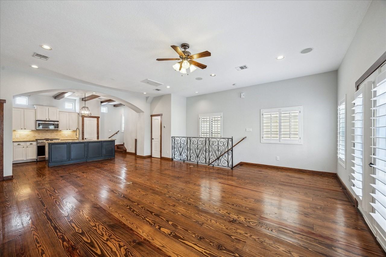 1426 W 21st St - Photo 7 of 19