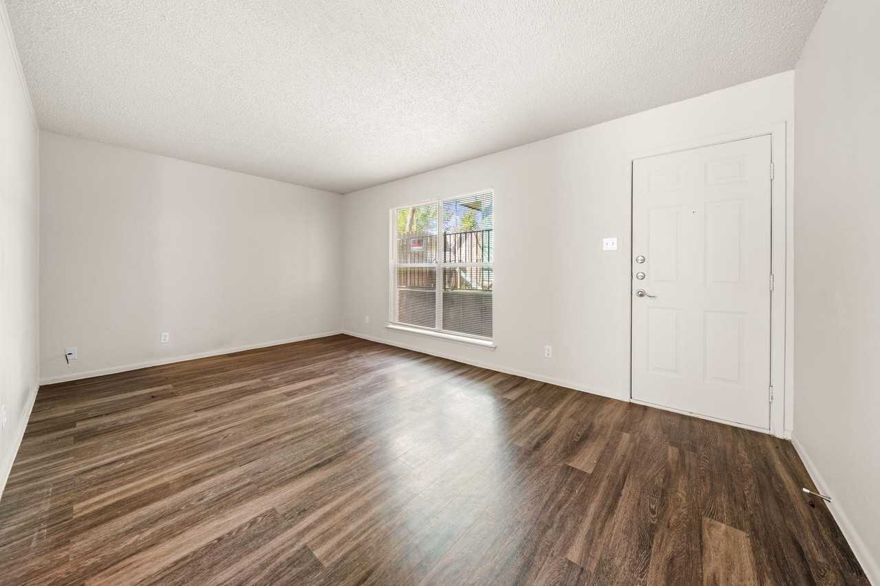 2314 Parker Ln - Photo 4 of 17