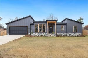 featured image of 14 Stoneykirk Dr