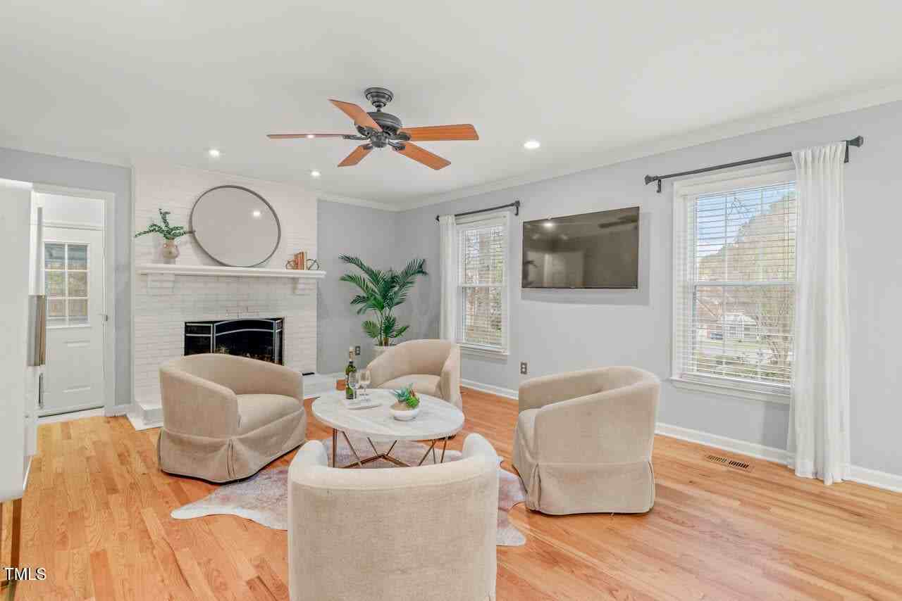 8 Bryncastle Ct - Photo 4 of 19