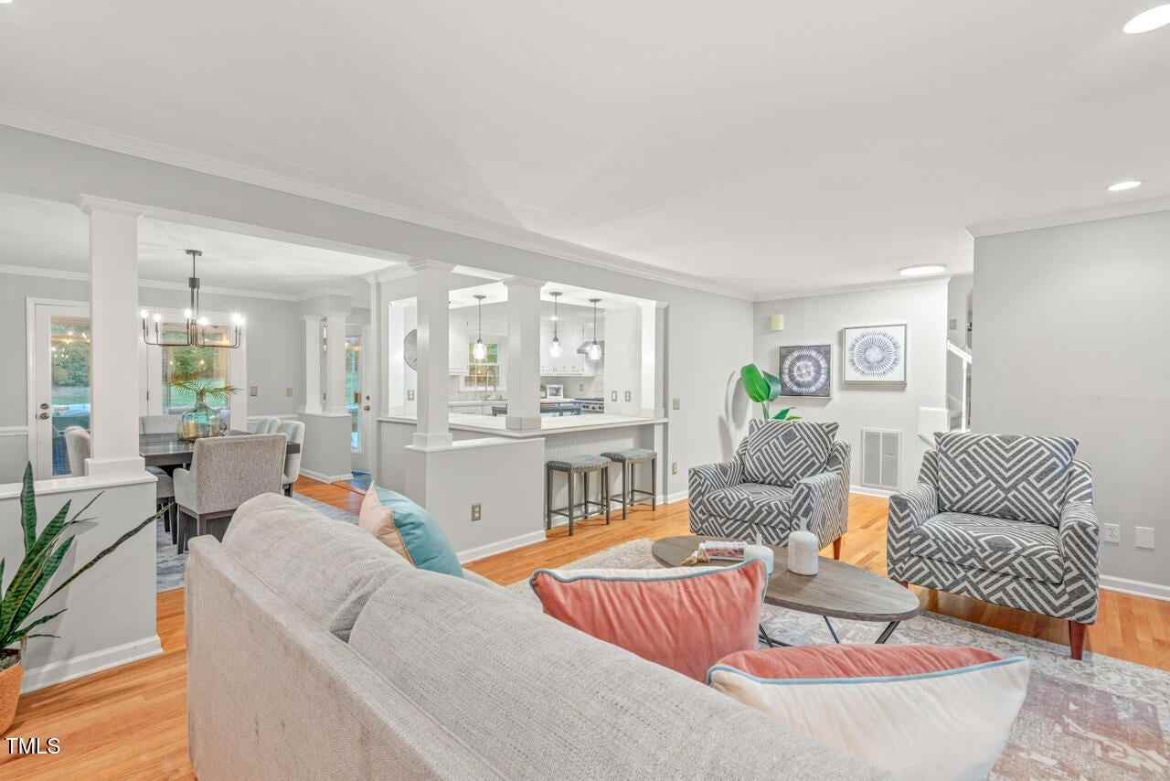 8 Bryncastle Ct - Photo 5 of 19