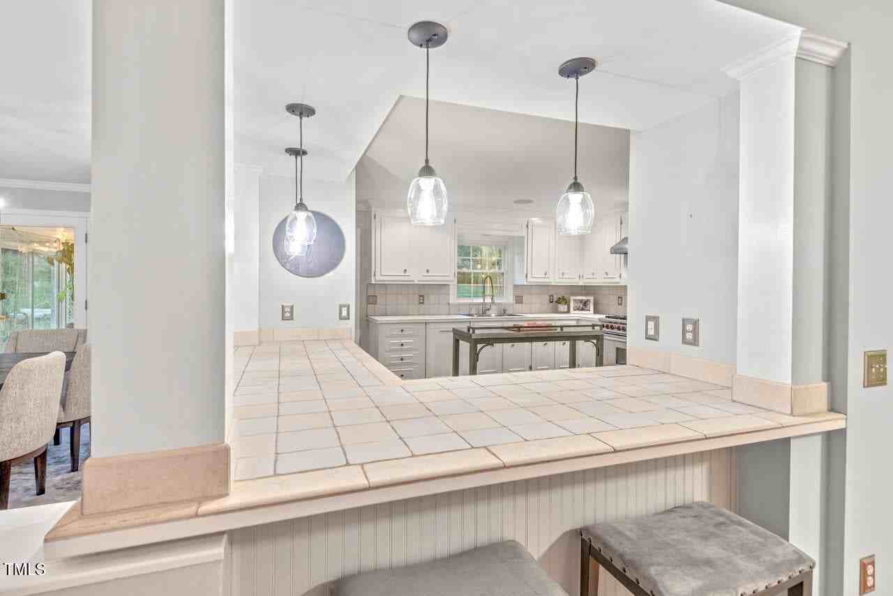 8 Bryncastle Ct - Photo 7 of 19