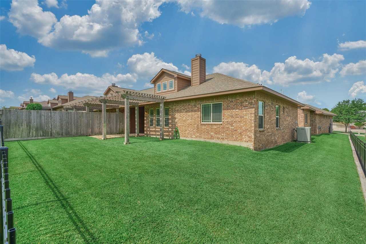 201 Bessie Price Owens Dr - Photo 2 of 50