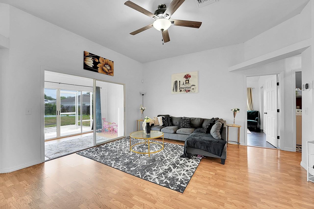 333 Sw Dwight Ave - Photo 4 of 25