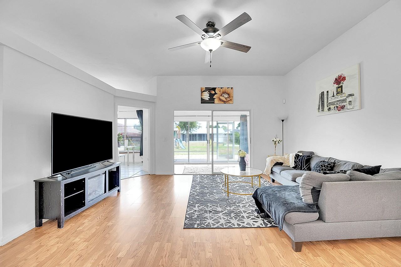 333 Sw Dwight Ave - Photo 5 of 25