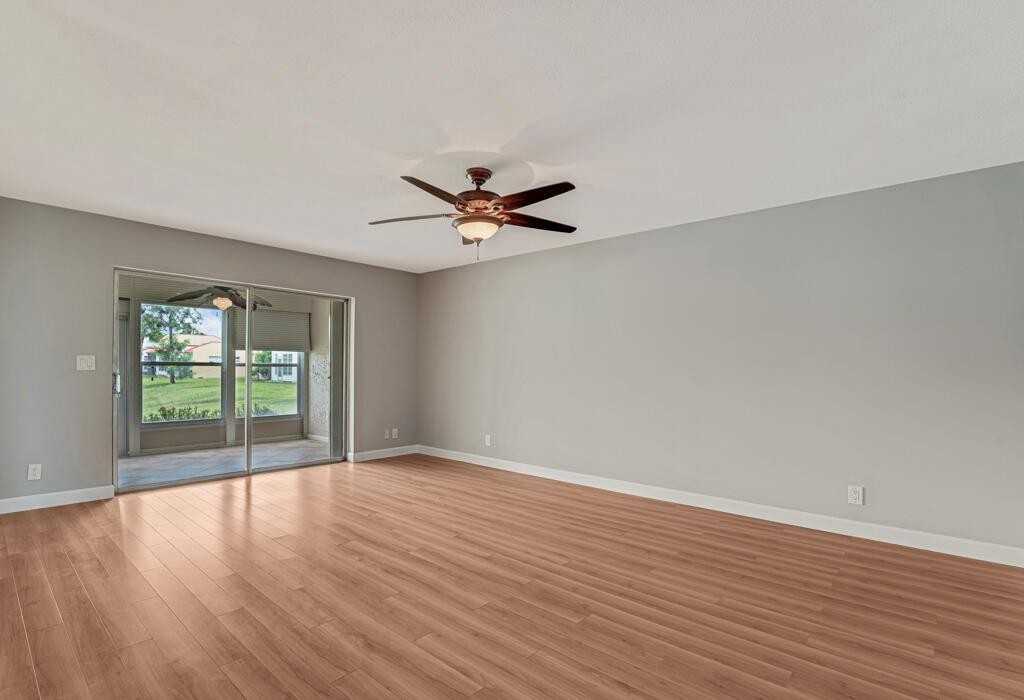 104 Lake Helen Dr - Photo 4 of 37