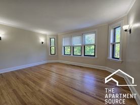 716 Reba Pl #3S - Photo 1 of 1