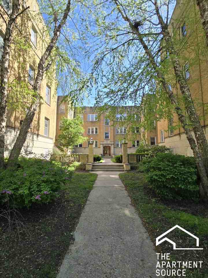 908 Reba Pl #2S - Photo 5 of 5