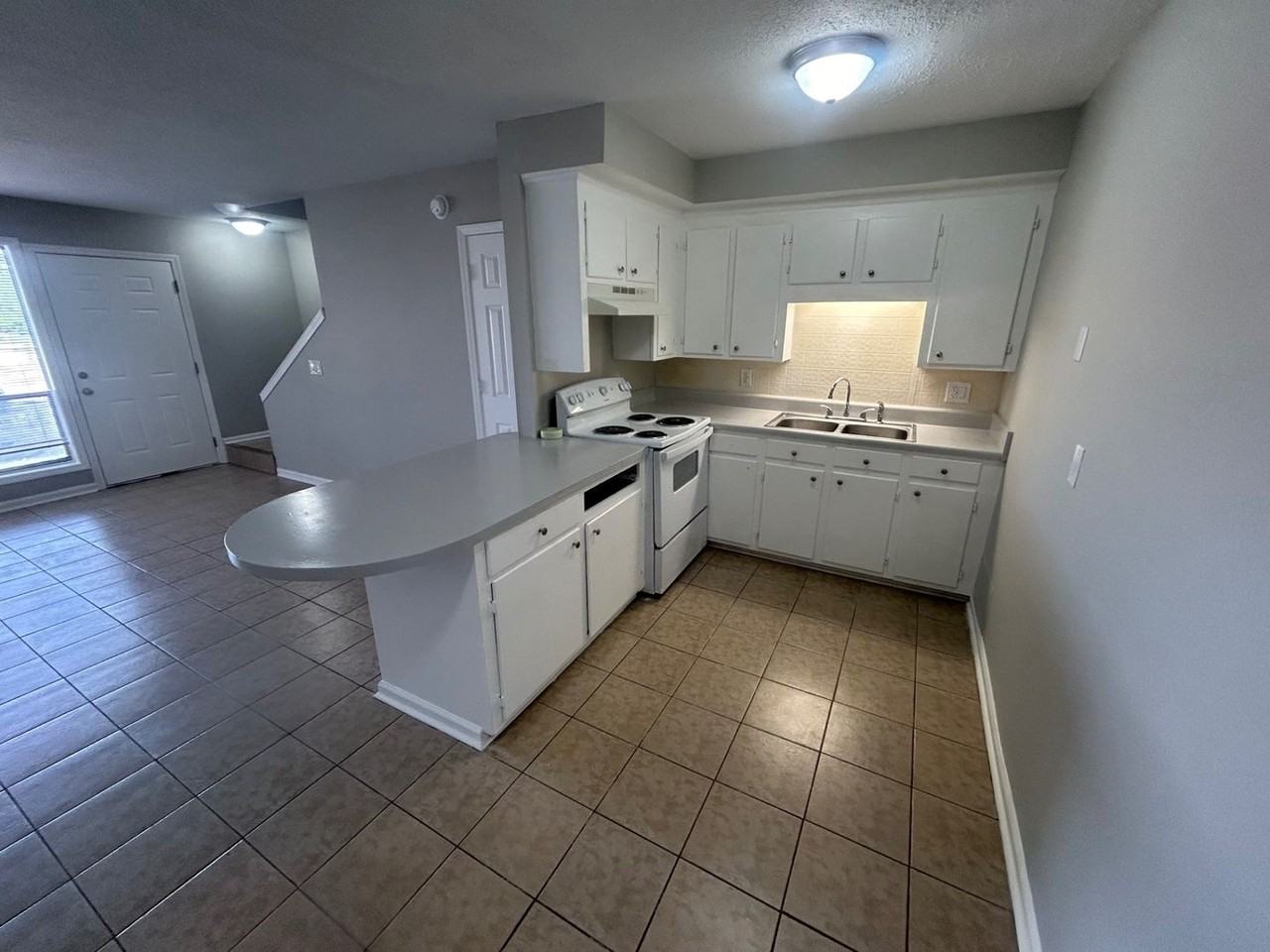 1013 Leaphart St Apt B - Photo 5 of 17