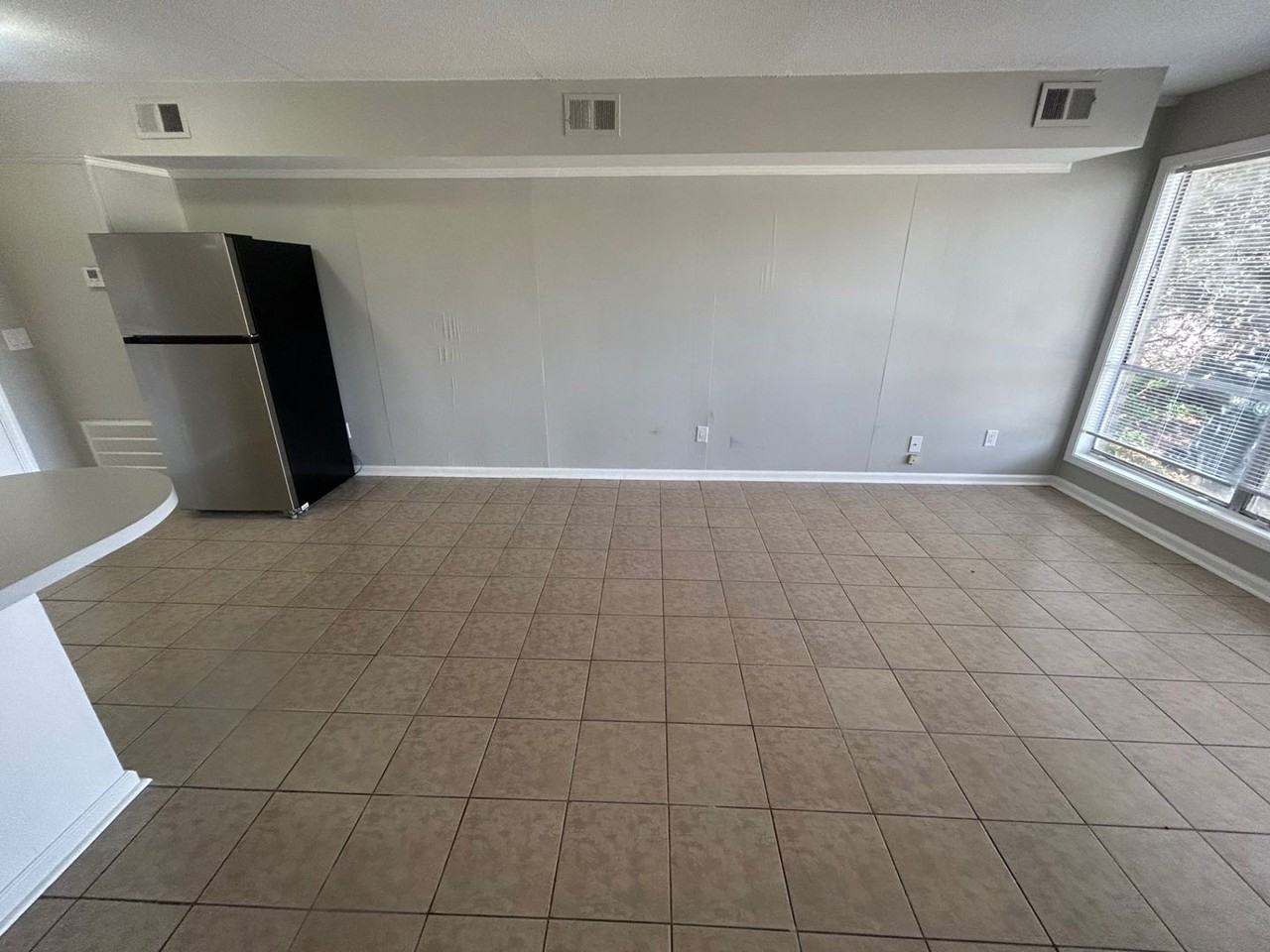 1013 Leaphart St Apt B - Photo 6 of 17
