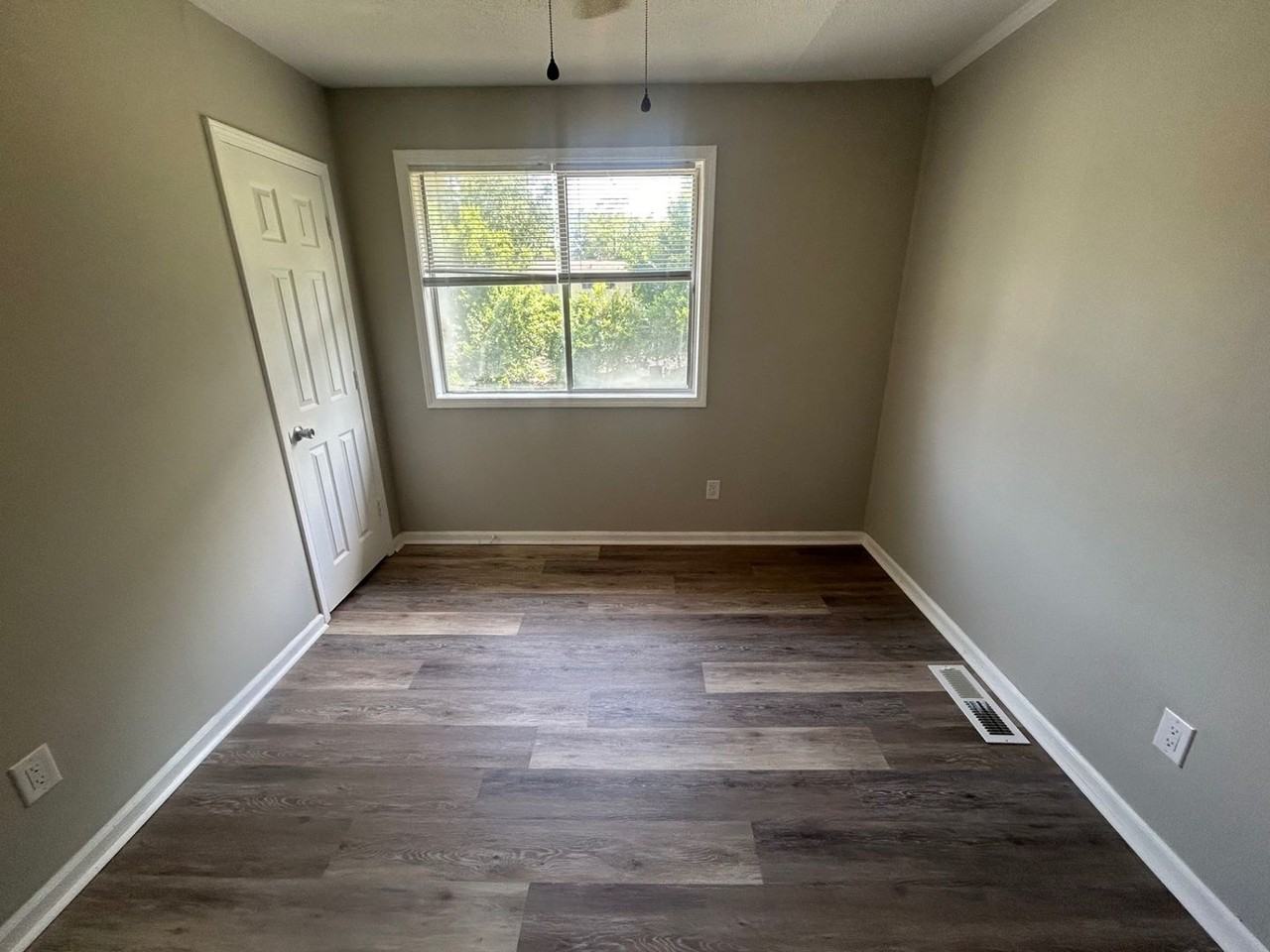 1013 Leaphart St Apt B - Photo 7 of 17