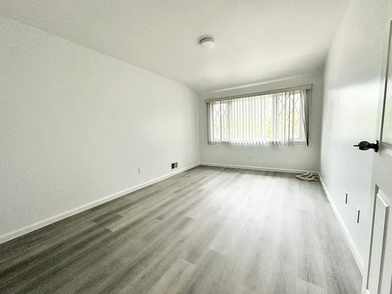 73 Macon Ave - Photo 2 of 9