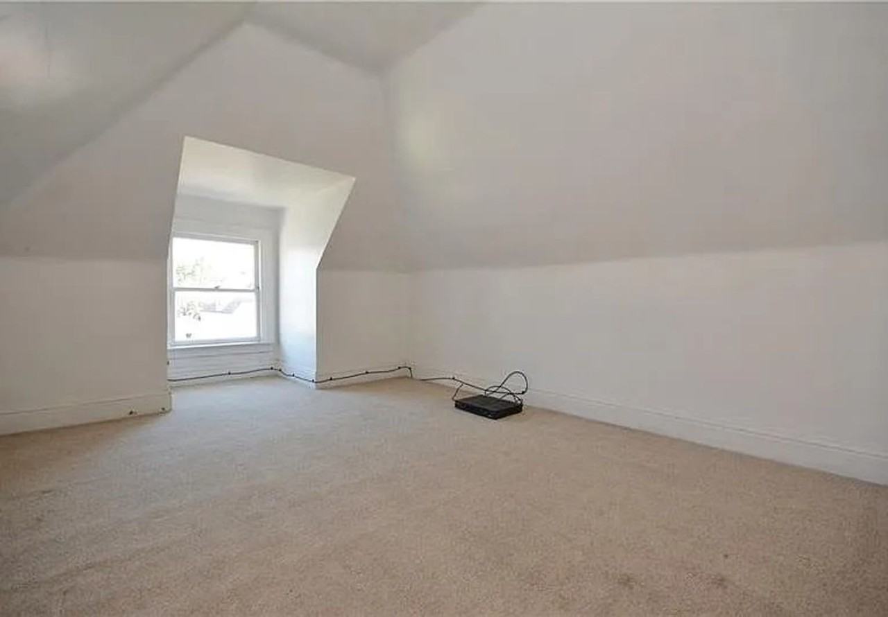 46 Oakwood Rd - Photo 3 of 14